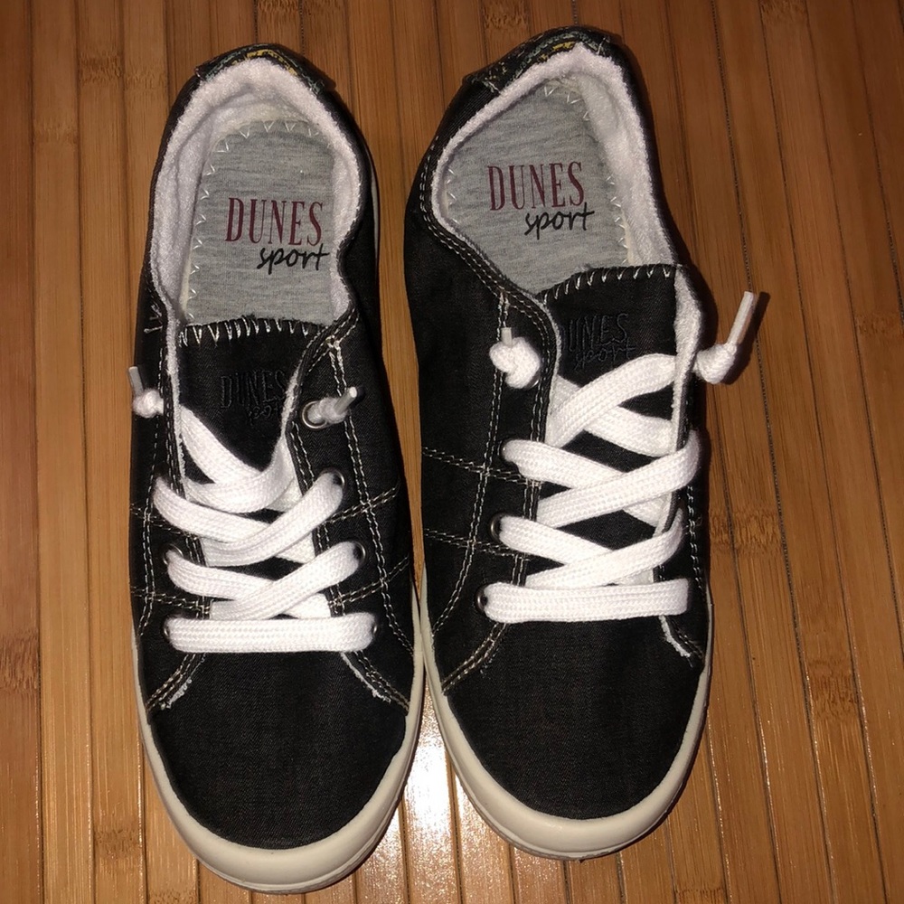 Dunes sports memory foam shoes size 8